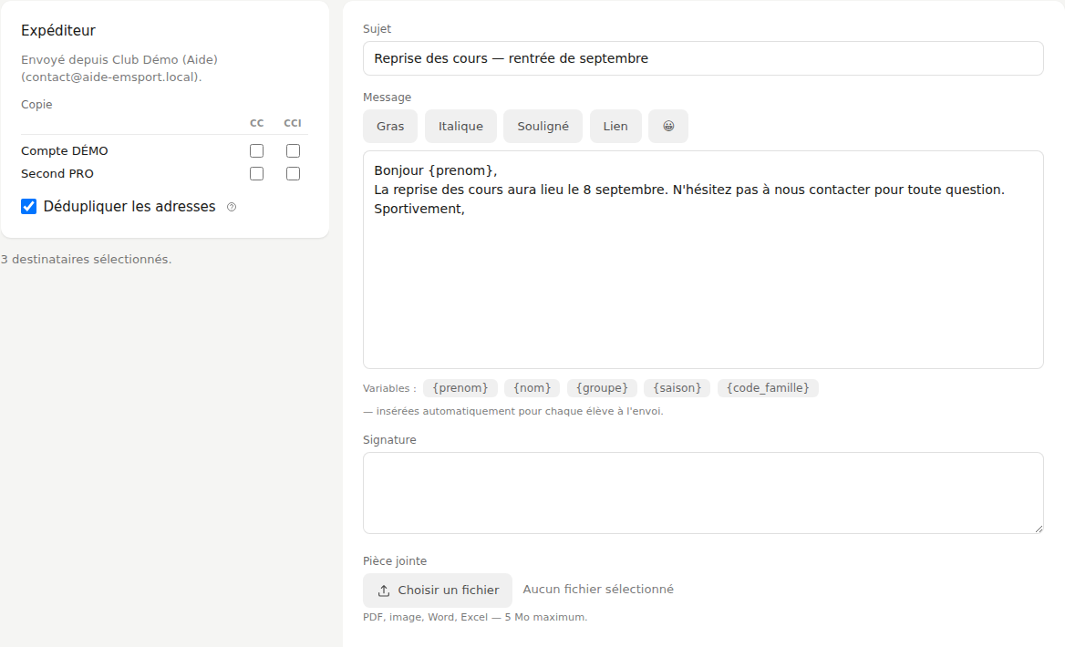 Rédaction d'un email aux familles avec éditeur, variables personnalisées et pièce jointe.